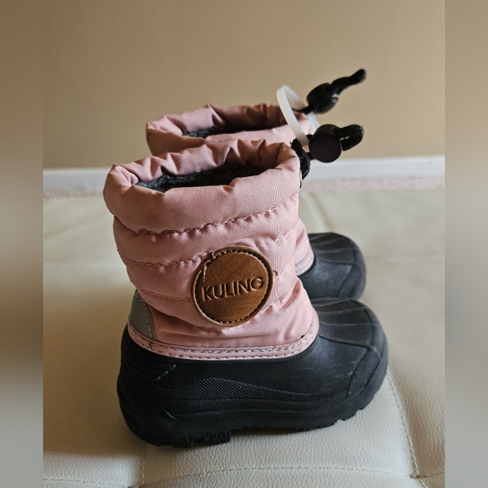Kuling Kids Snow Boots in Pink and Black